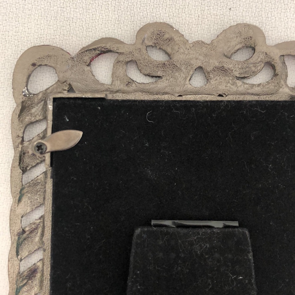 Elegant Silver and Red Picture Frame - Picture 11 of 13